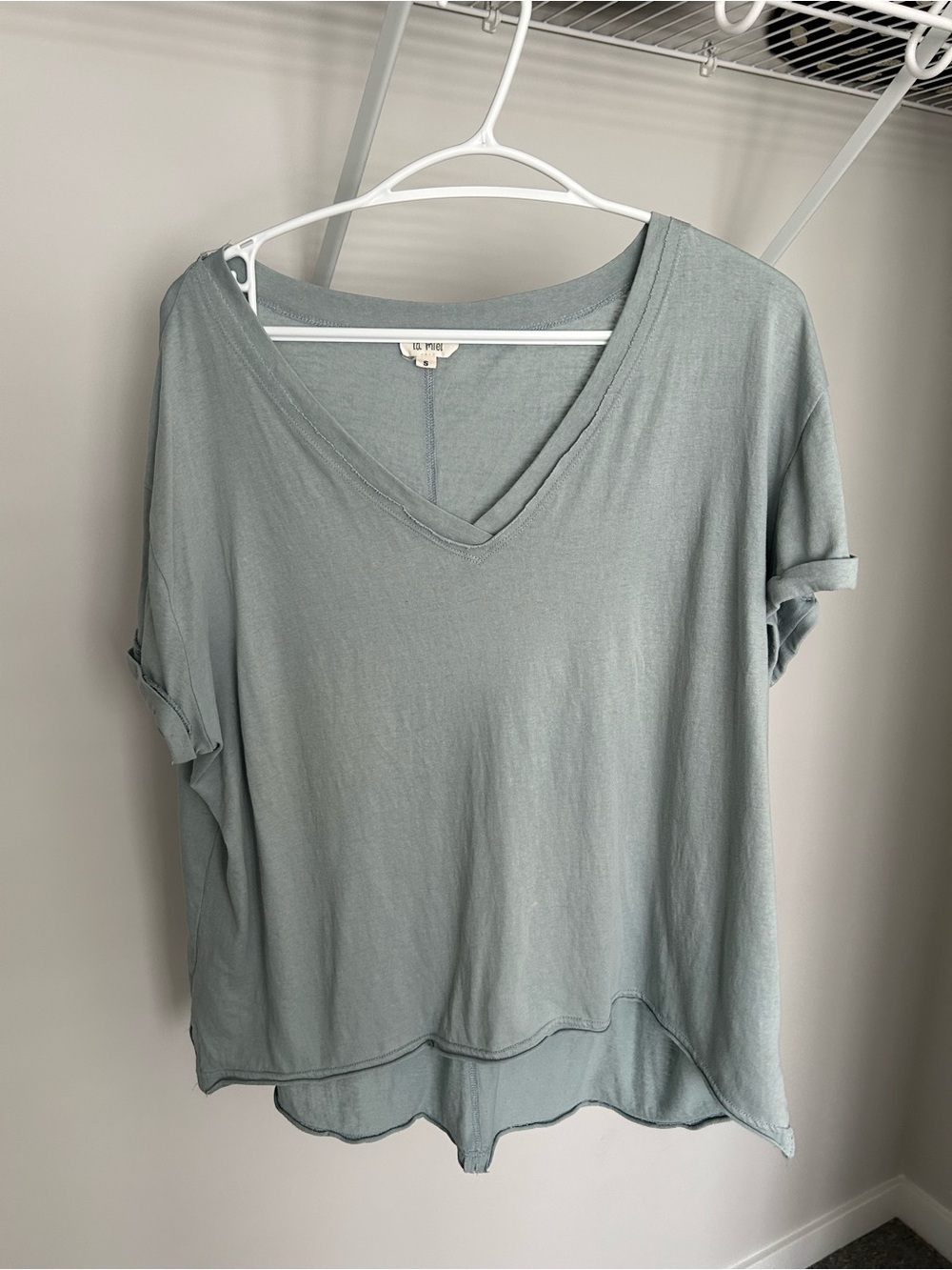 LA MIEL Relaxed V-Neck Short Sleeve Tee in Light Blue